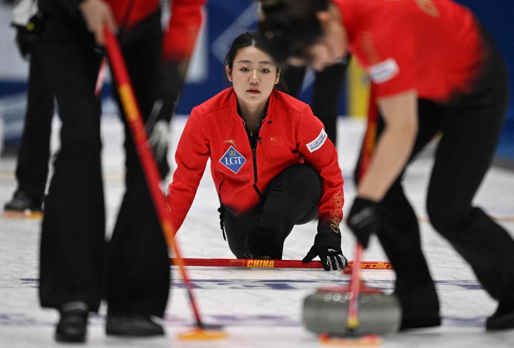 足球报：本土教练担纲国足主帅的可能性大增，邵佳一已报名