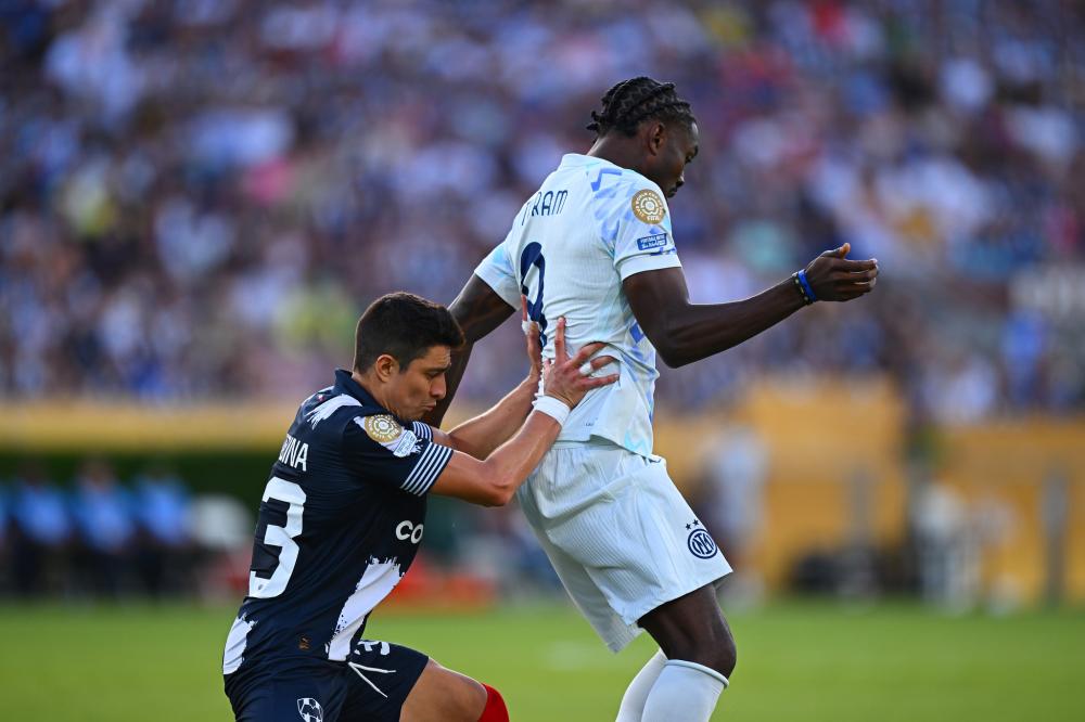 签到2027年！山东泰山续约中超最贵外援，克雷桑入籍或助国足！